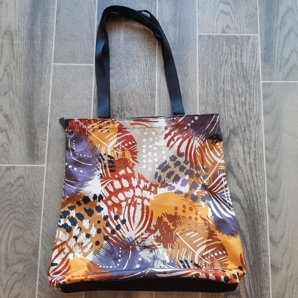 Vera Bradley Feathers Lighten Up Front Tote - Picture 2 of 8